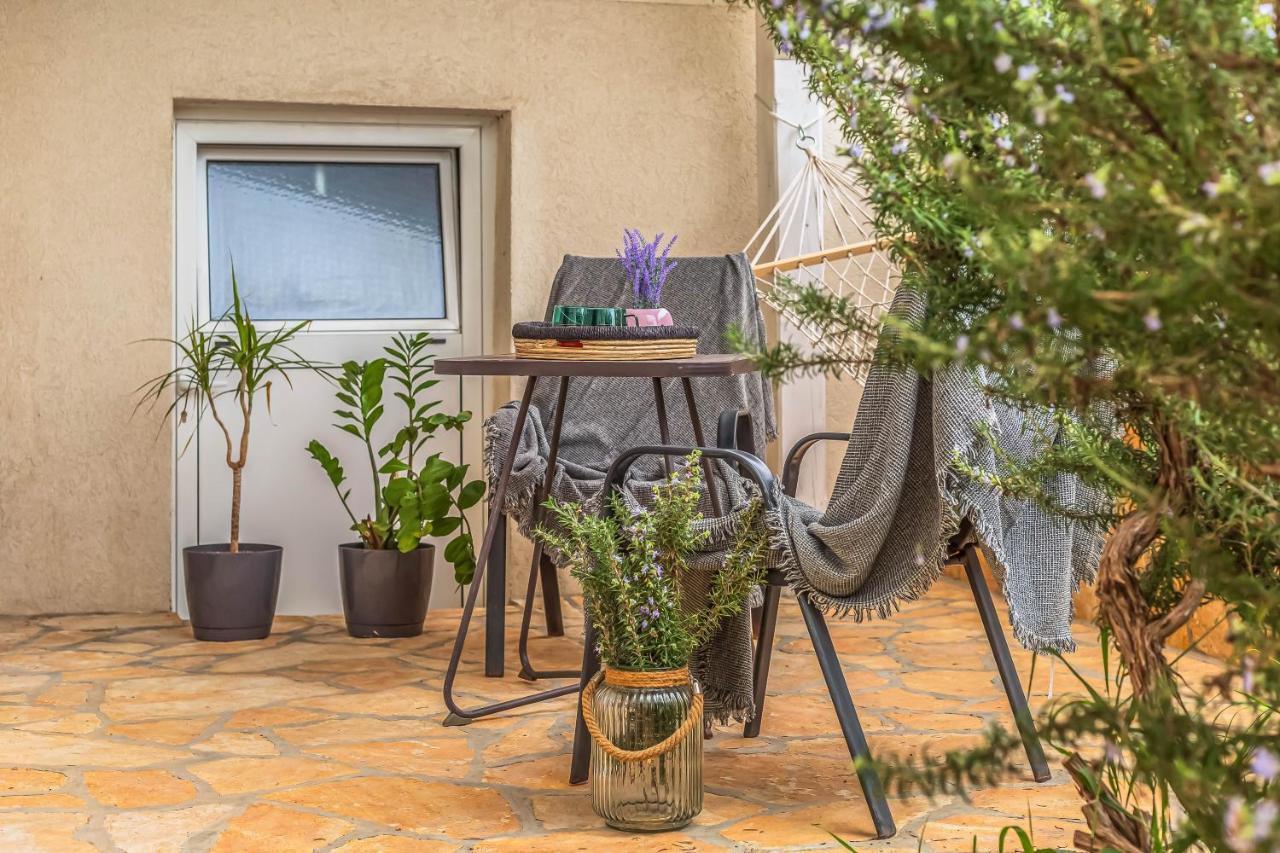Beachfront Apartment Есенице Экстерьер фото
